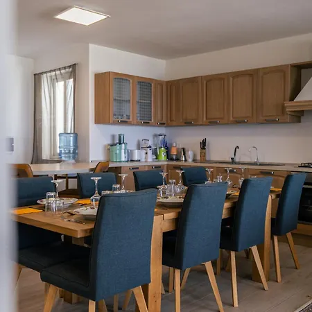 Apartment Elegant With Open Views *